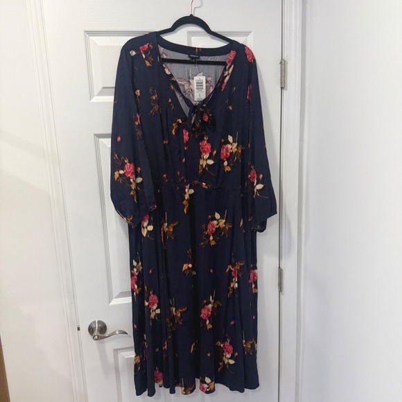 torrid Dresses & Skirts - Torrid Navy Floral Print Long Sleeve‎ Tie Neck Midi Dress Plus Size 4X 26 Boho